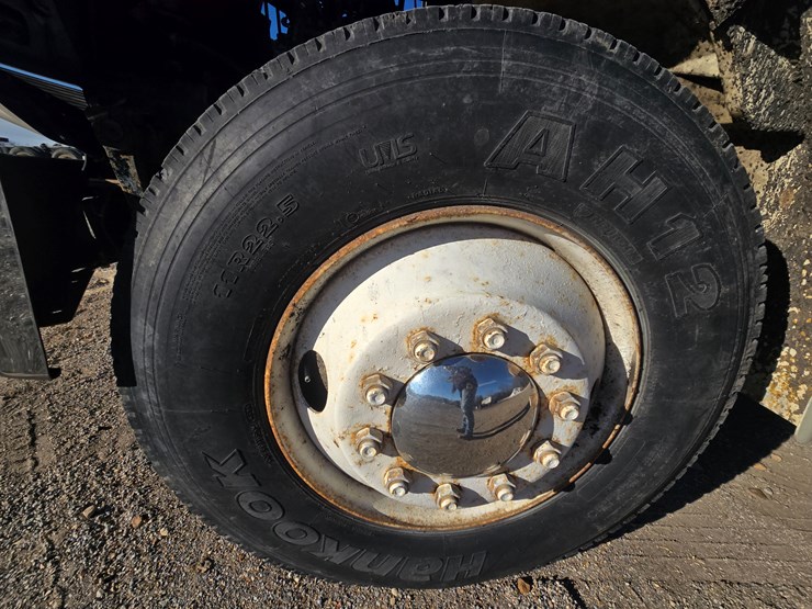 1996-freightliner-fl70-image-88