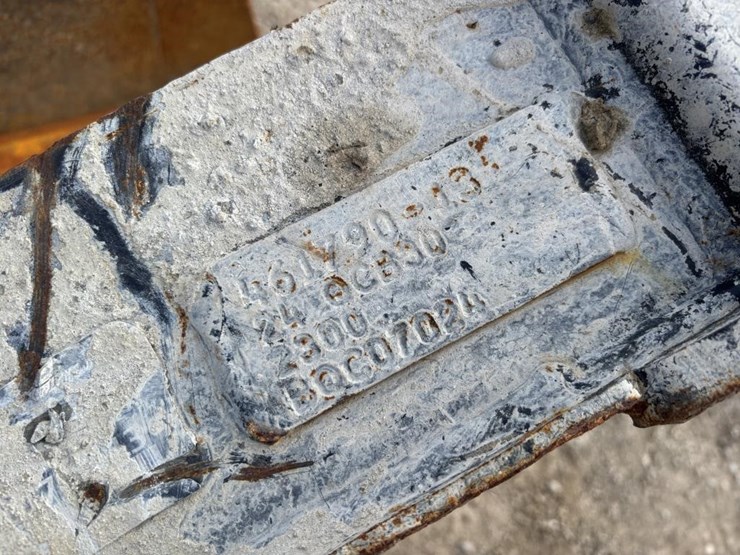 tag-24"-excavator-bucket-w/teeth-image-8