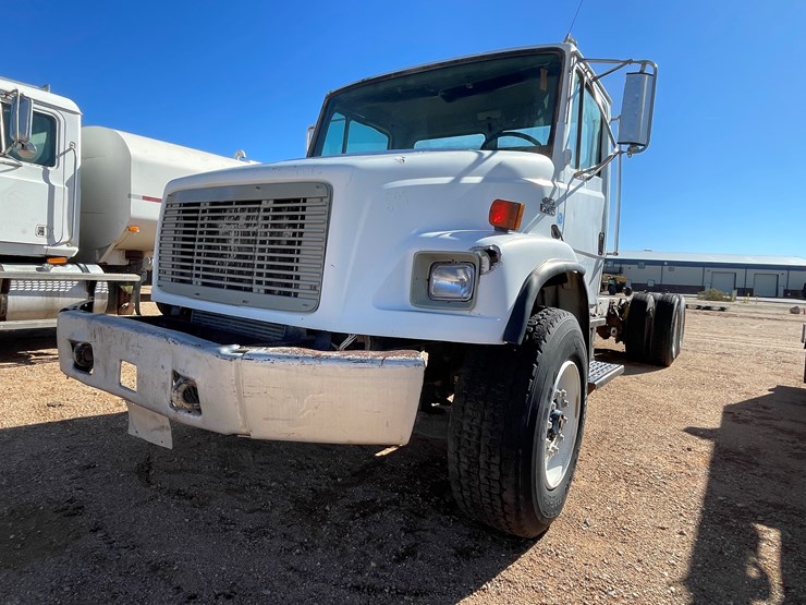 1996-freightliner-fl80-image-10