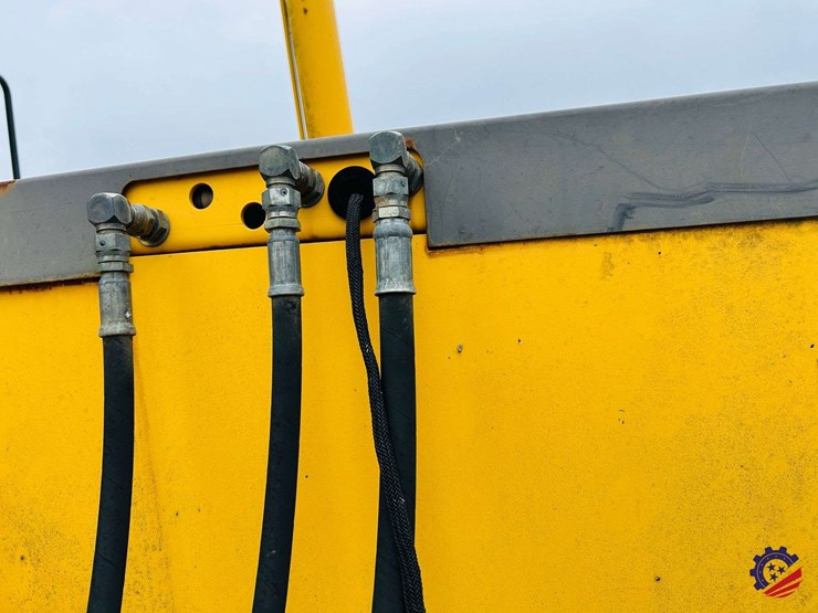 2003-volvo-g710b-image-50