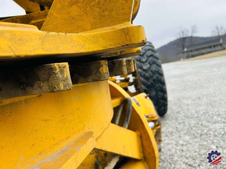 2003-volvo-g710b-image-55