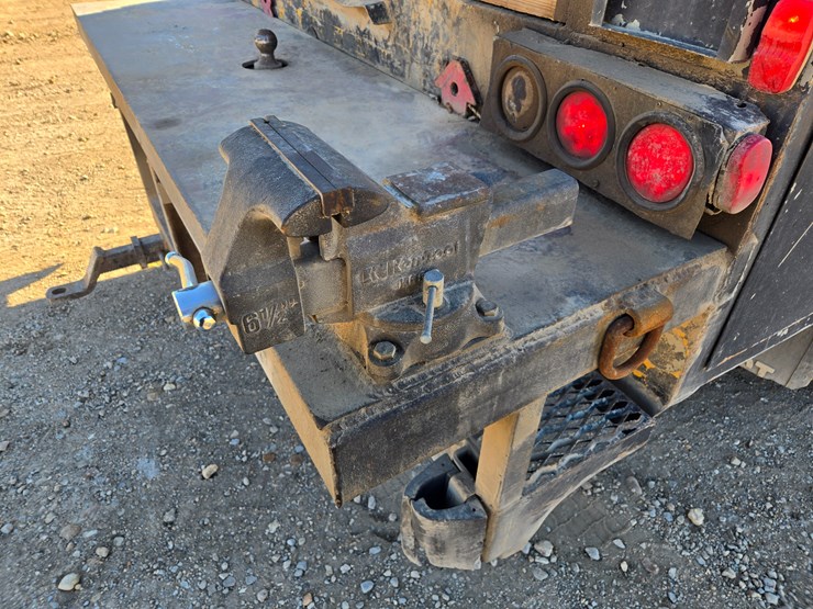 1996-freightliner-fl70-image-71