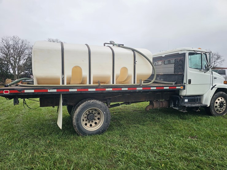 2000-freightliner-fl60-image-18