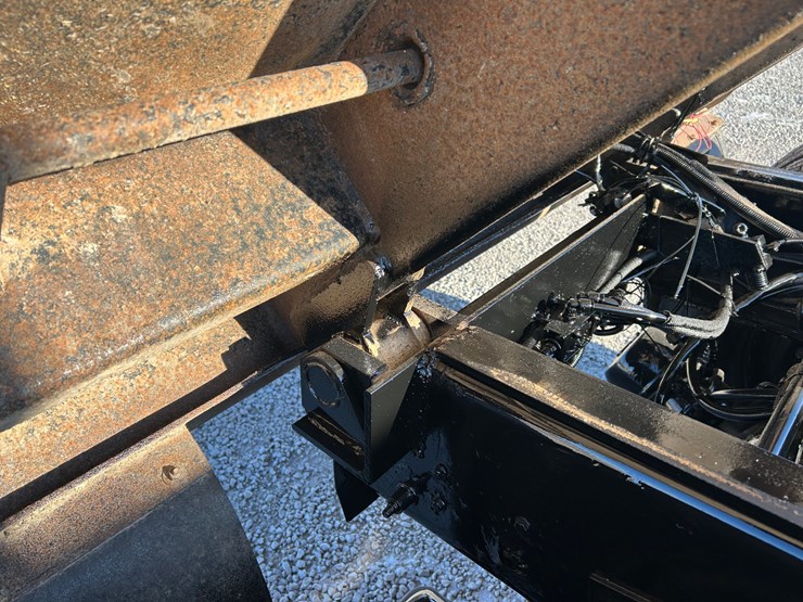 2015-peterbilt-567-image-90