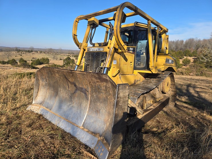 2002-caterpillar-d6r-image-1