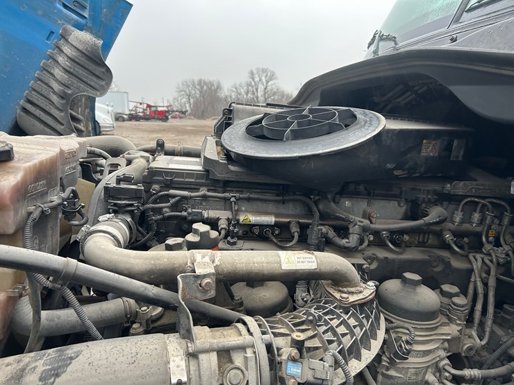 2015-freightliner-cascadia-125-image-39