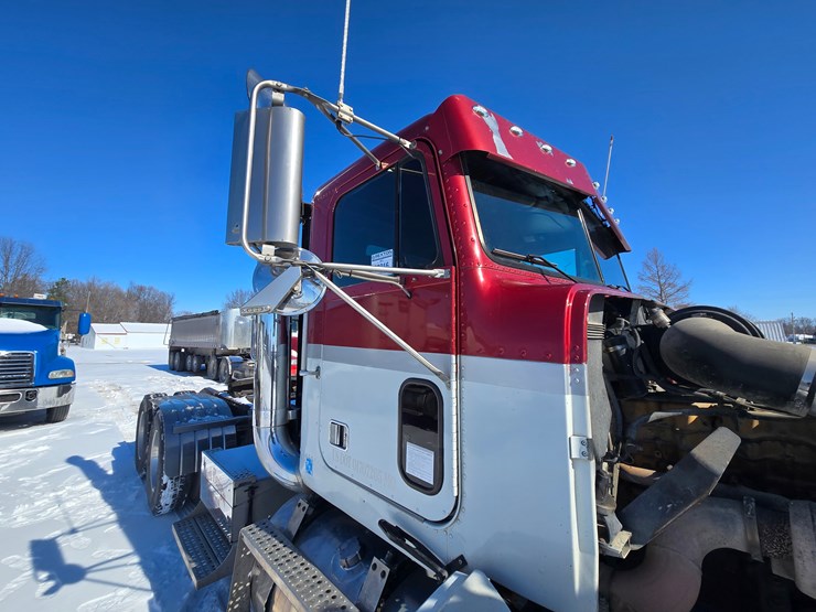 1995-freightliner-fld120-image-114