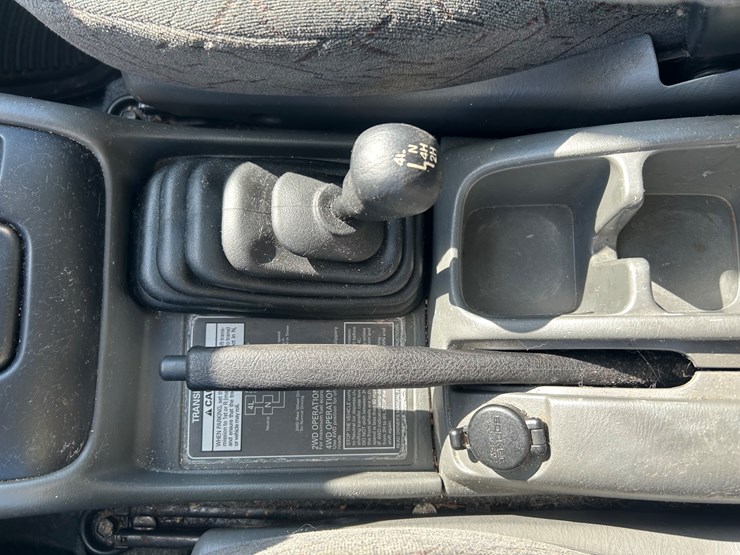 2003-chevrolet-tracker-image-46