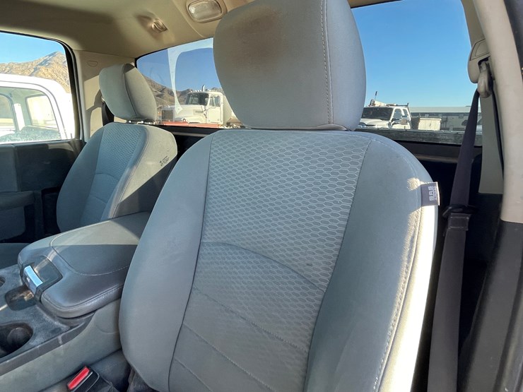 2016-dodge-1500-image-21