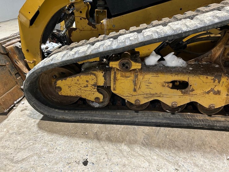 2021-caterpillar-299d3-image-16