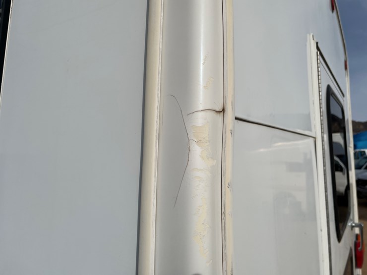 2009-ford-e350-image-46