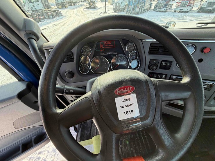 2015-peterbilt-579-image-44