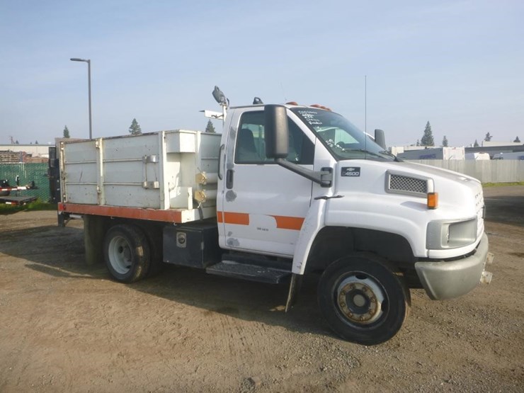 2005-chevrolet-4500-flatbed-truck-image-3