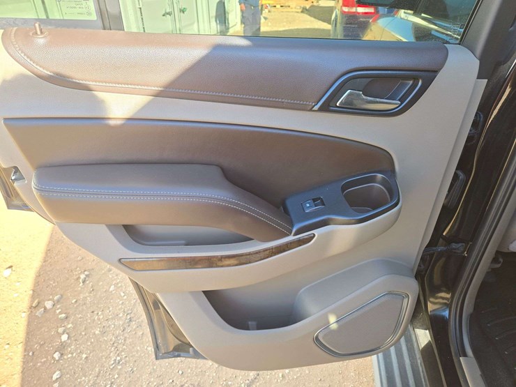 2016-chevrolet-tahoe-lt-image-9