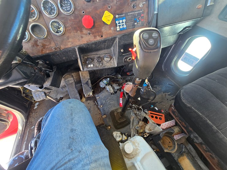 1996-peterbilt-385-image-62