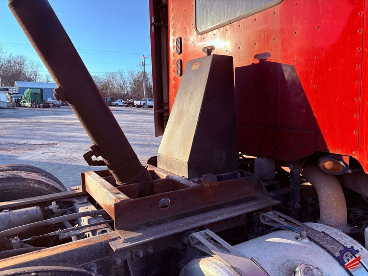 2018-freightliner-sd122-tri-axle-dump-truck-image-82