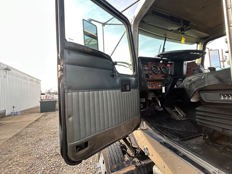 2001-kenworth-t800-image-89