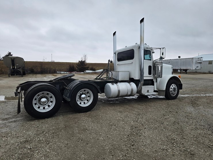 2007-peterbilt-379-image-23