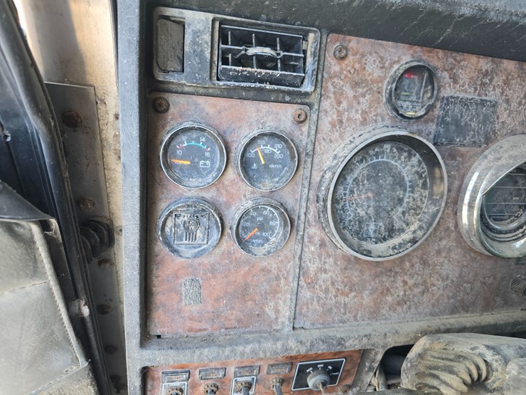 kenworth-t800-image-33