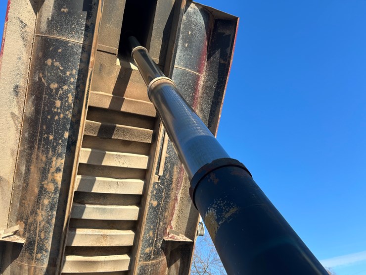 2015-peterbilt-567-image-73