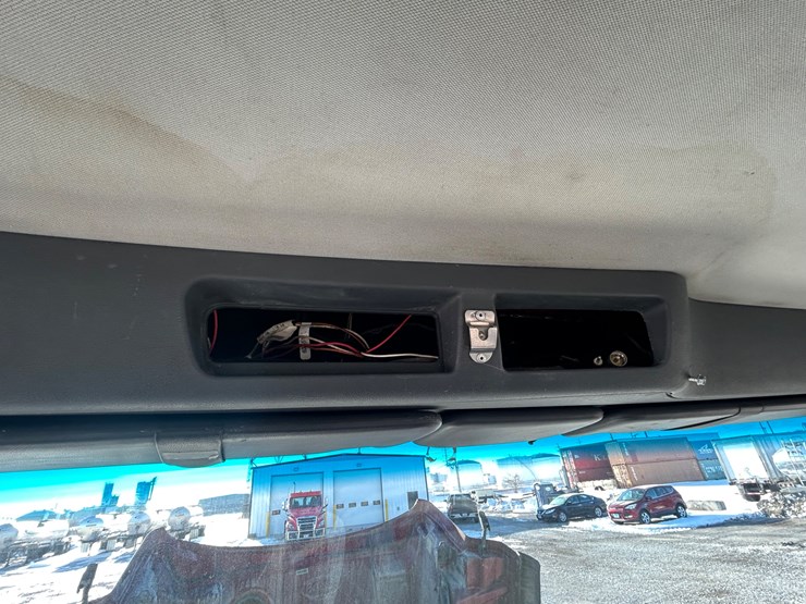 2015-peterbilt-567-image-157