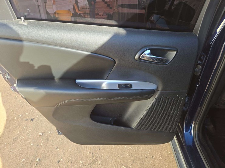 2017-dodge-journey-sxt-image-9