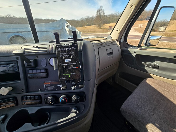 2012-freightliner-cascadia-113-image-57