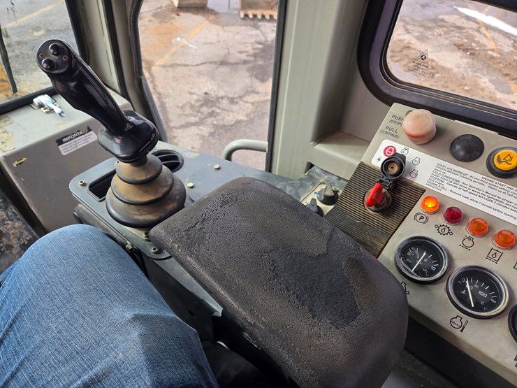 2004-deere-655c-image-58