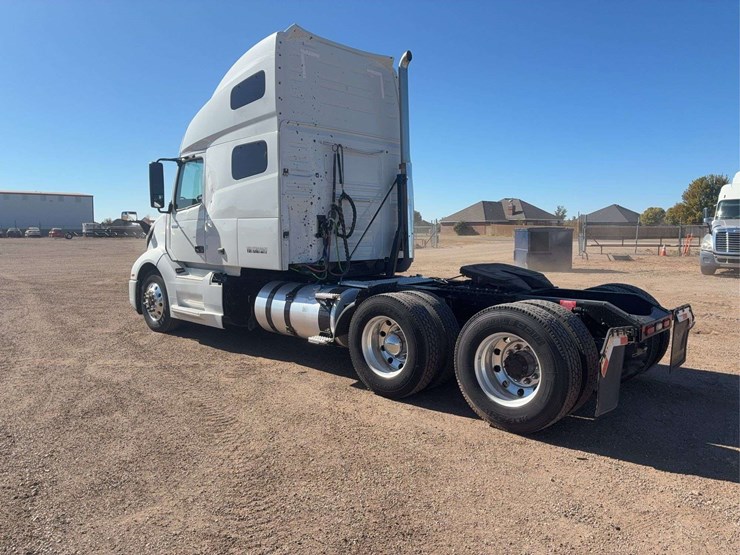2019-volvo-volvo-vnl-tandem-axle-dual-conventional-new-generation-tractor-truck-image-4