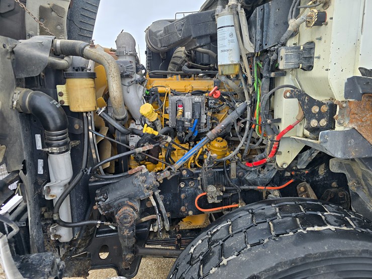 2012-caterpillar-660-image-77