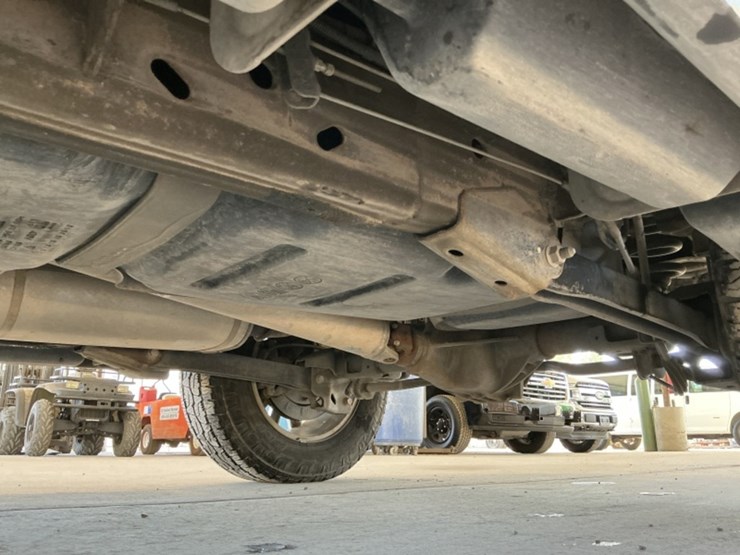 2013-chevrolet-tahoe-image-27