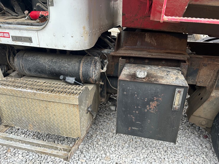 1988-peterbilt-357-image-36