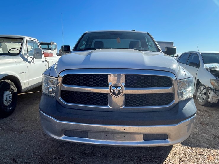 2016-dodge-1500-image-2