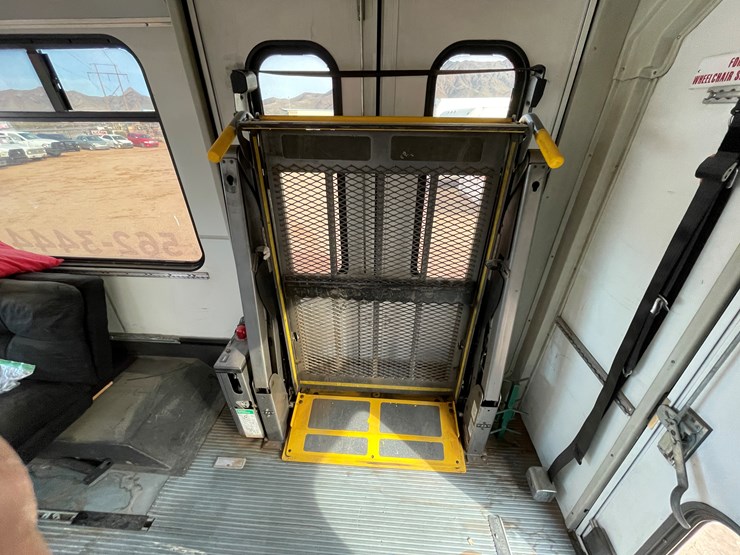 2009-ford-e350-image-26