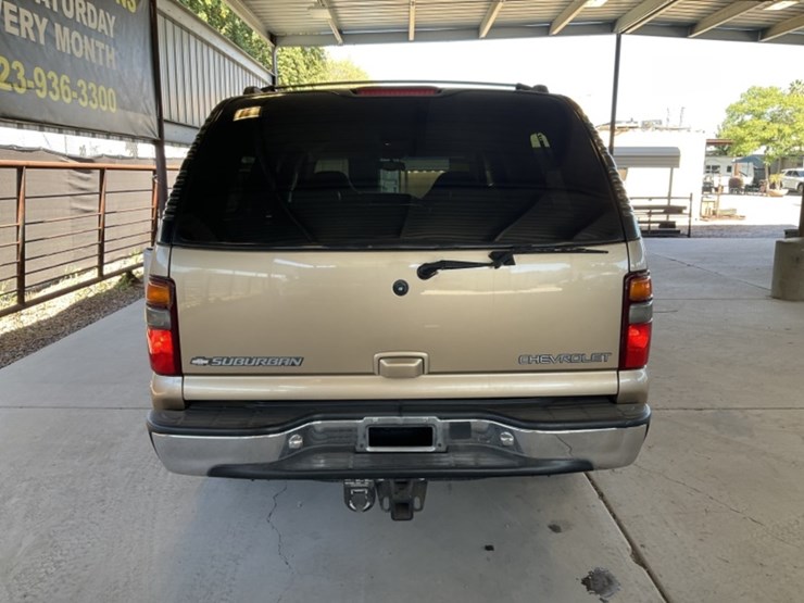 2001-chevrolet-suburban-image-6