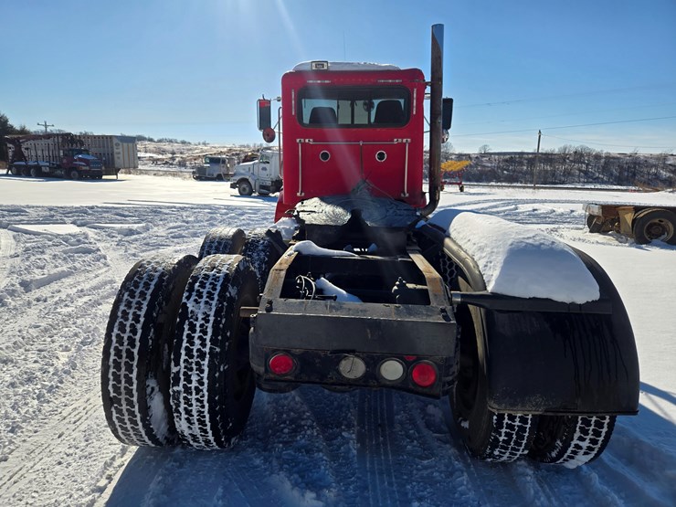 1996-peterbilt-385-image-16