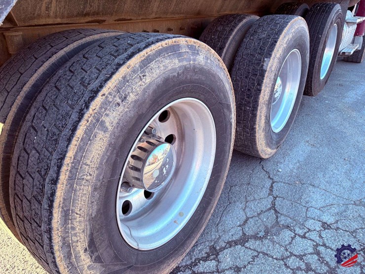 2018-freightliner-sd122-tri-axle-dump-truck-image-29