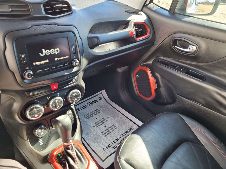 2016-jeep-renegade-trailhawk-image-14