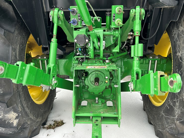 2019-john-deere-5075e-image-13
