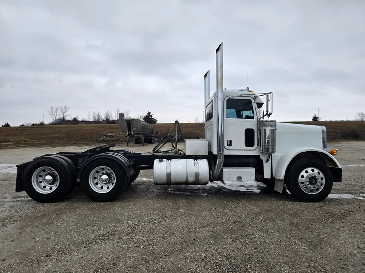 2007-peterbilt-379-image-26