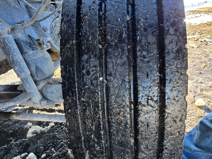 2012-freightliner-coronado-132-image-56