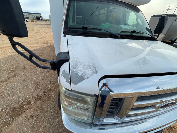 2009-ford-e350-image-32