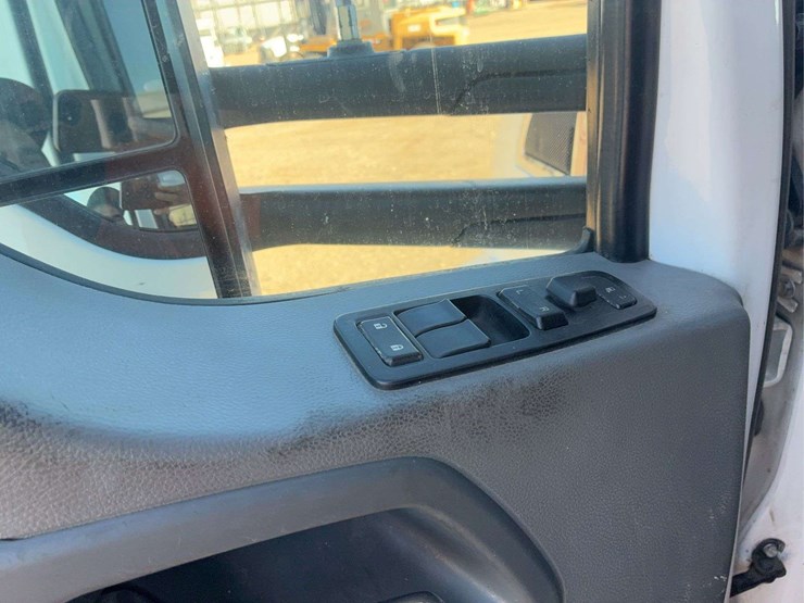 2017-kenworth-t680-image-25