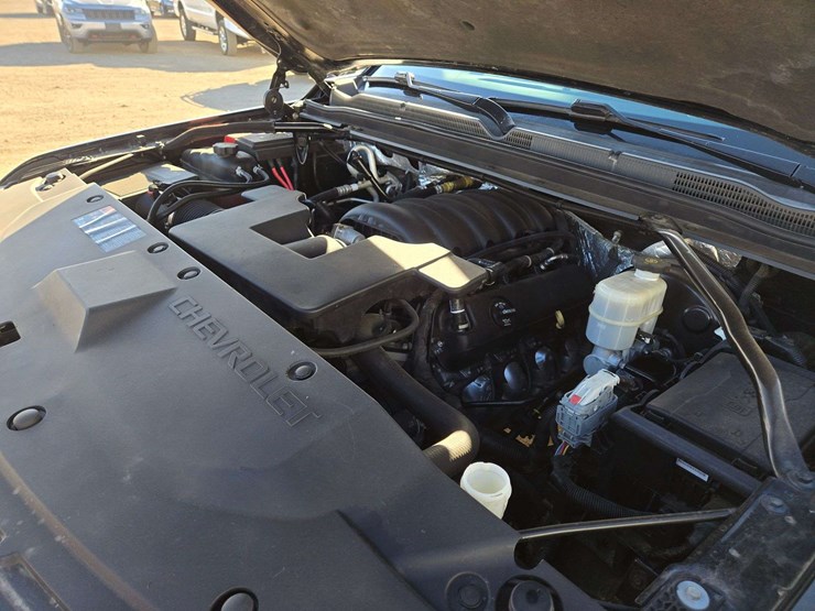 2016-chevrolet-tahoe-lt-image-21