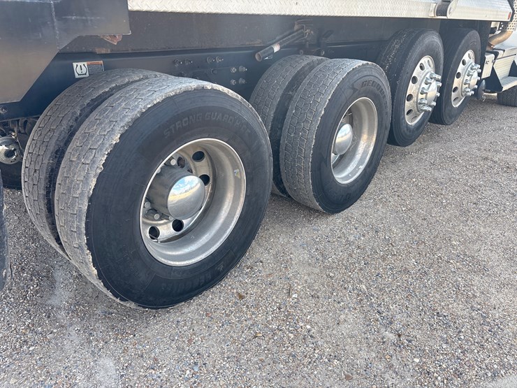 2024-kenworth-t880-image-6