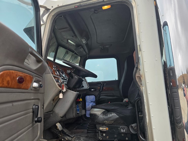 2007-peterbilt-379-image-63