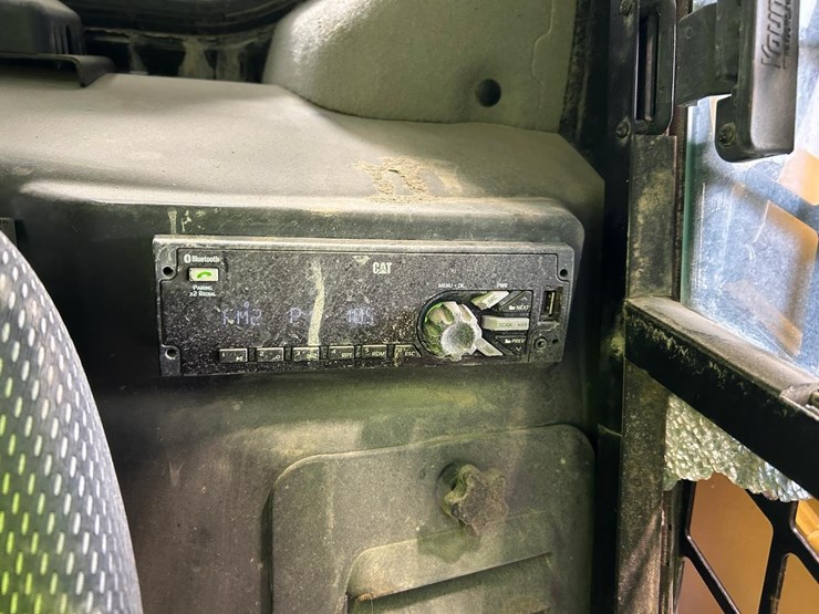 2021-caterpillar-299d3-image-25