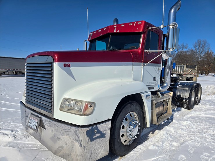 1995-freightliner-fld120-image-3