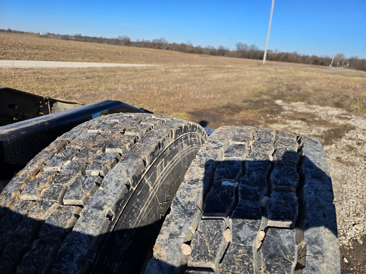 2008-peterbilt-388-image-63