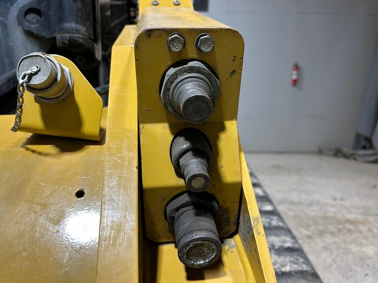 2021-caterpillar-299d3-image-10